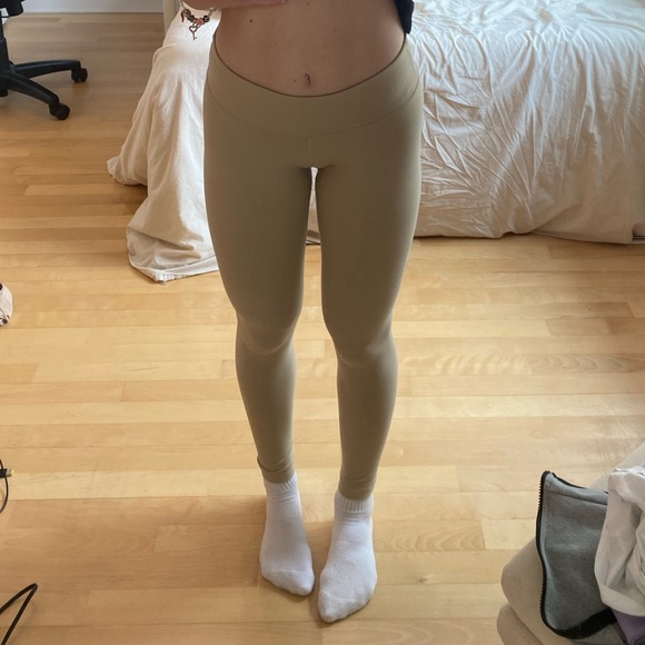 Aritzia TNA leggings - Picture 3 of 6